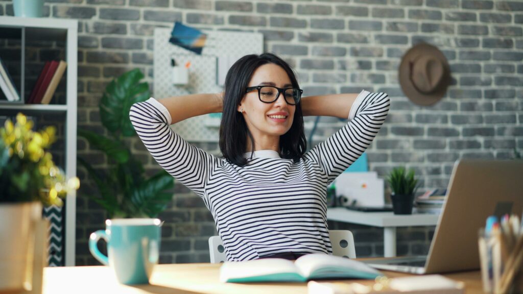 Comment aménager un espace de travail chez soi adapté aux migraines 5 pexels silverkblack 22046234